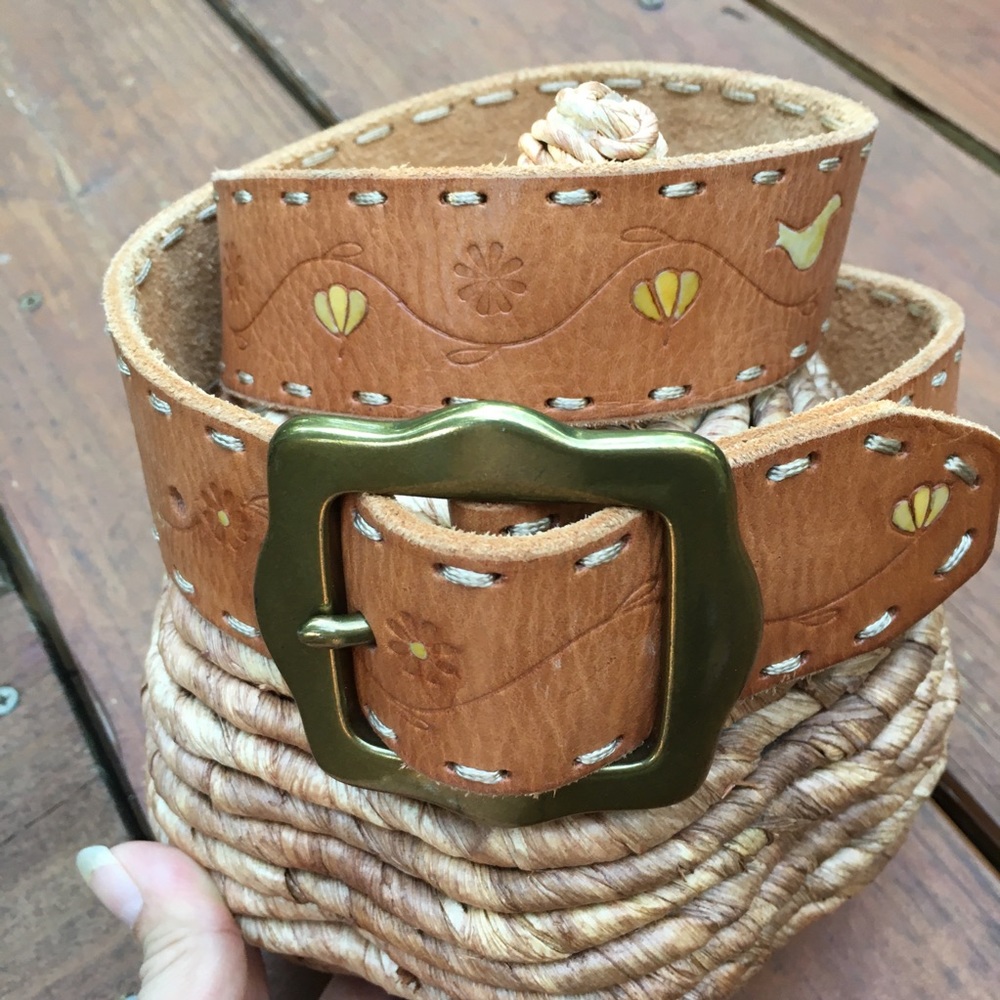 Lucky Brand Embossed 100% Leather Belt With Solid Brass Buckle Size 32 Birds - Picture 1 of 9